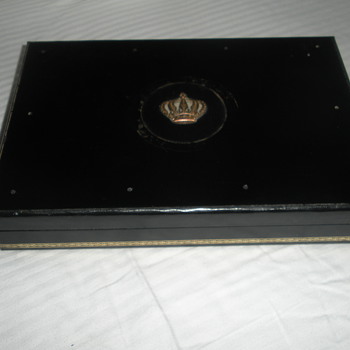 BLACK WITH CROWN EMBLEM JEWELRY BOX. ANY IDEA BY WHO? - Accessories