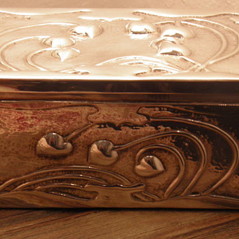 Solid Silver ART NOUVEAU Box.  London Hallmarks