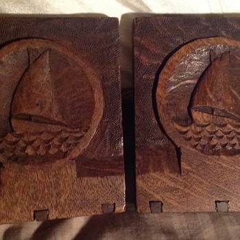 Carved wooden bookends - Art Deco