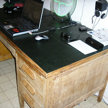 Help me identify old slate top desk