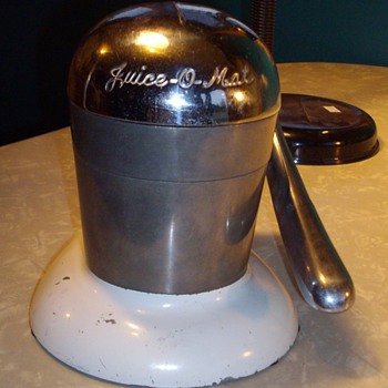 Vintage kitchen items.