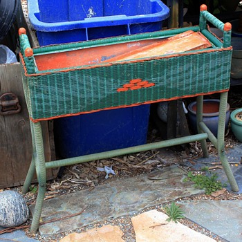 wicker fernerie with original paint - Furniture