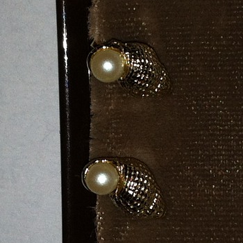Vintage Conch Shell & Pearl Clips