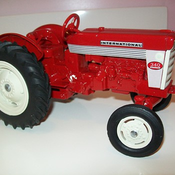 1959 Ertl International Harvester 340