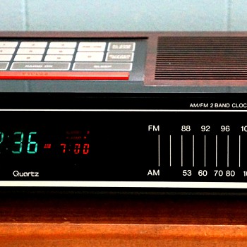 Toshiba RC-K5 AM/FM 2 Band Clock Radio - Clocks
