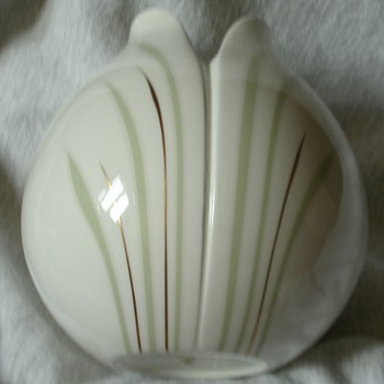 Royal Doulton... Impressions Series by Gerald Gulotta tulip vase