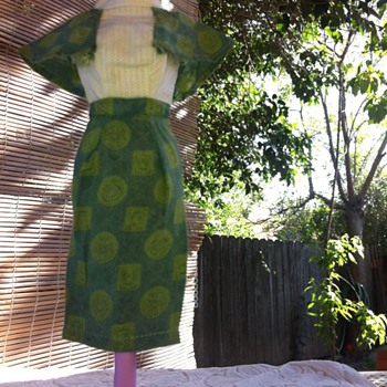 Vintage Barbie size asian style dress can't find it anywhere please help does anyone know about this dress fits barbie perfect - Dolls