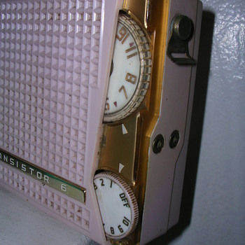 Some highly sought-after early Japanese transistor radios from 1958-1960. Toshiba, Sharp, Hitachi, Aurora. Beautiful styling. - Radios