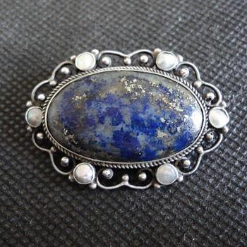 Pretty lapis lazuli and mother of pearl silver brooch c. 1900 - Fine Jewelry