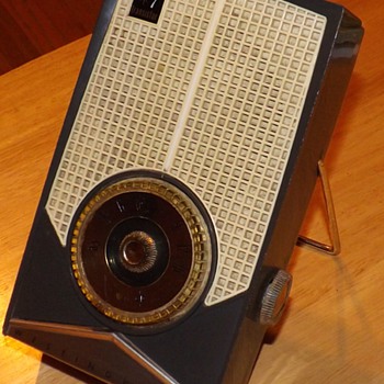 Westinghouse H697P7 Transistor Radio from 1959 - Radios