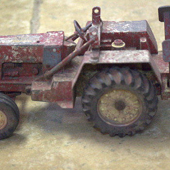 Old Toy Tractor - Model Cars