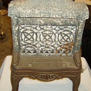 ANTIQUE SPACE HEATER - Tools and Hardware