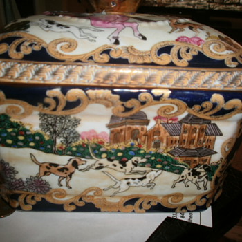 Asian porcelain box