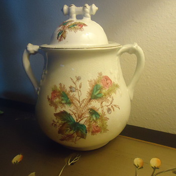ROYAL INONSTONE CHINA TEA POT.