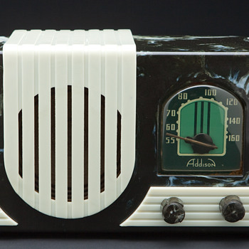 Art Deco Addison Waterfall Grill Plaskon Radio - Radios