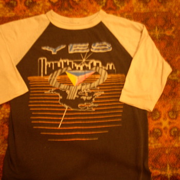 VINTAGE "YES" Concert T-shirt small - Mens Clothing