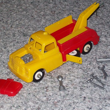 1950's plastic wrecker toy - Model Cars