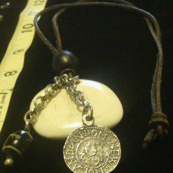 found this cool necklace any one ever see one before? - Costume Jewelry