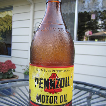 Amber glass bottle Pennzoil 10 weight oil .    1 quart  - Petroliana