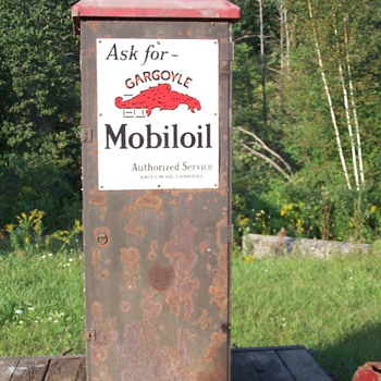 SCRAPPERS DREAM TYPE FIND. VACCUM OIL GARGOYLE OIL DISPLAY AND SIGN