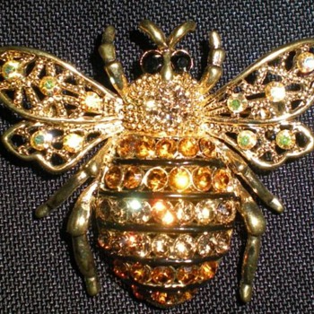 Rhinestone Bee Brooch/Pin - Costume Jewelry