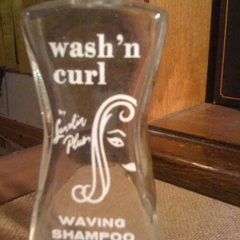 WASH N' CURL shampoo bottle vintage - Bottles