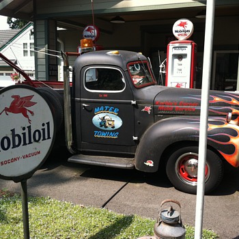 Every Gas Station needs a tow truck - Classic Cars