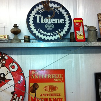 oil cans/signs/insect sprayers