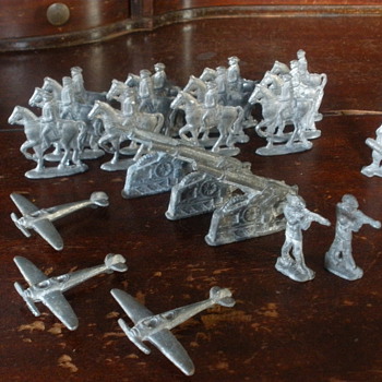 Lead soldiers, unknown maker, probably a DIY kit. 