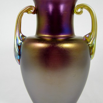 Loetz Amethyst Matt Iris mit Silberrand und henkeln Series III production - Art Glass