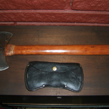 QUEEN CUTLERY DOUBLE BIT HATCHET - Tools and Hardware