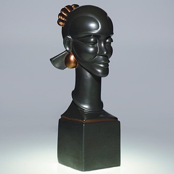 Waylande Gregory "Congo Head" for Cowan Pottery. - Art Deco