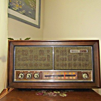 Old GE Tube Radio - Radios