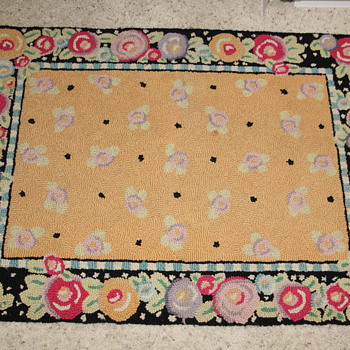 Bright hook rug - Rugs and Textiles