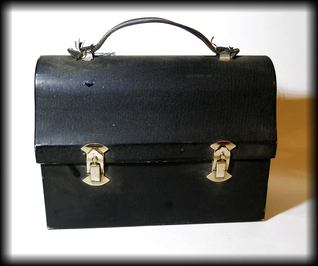 Vintage Metal Lunch Box ( with * Leather * Handle ) GSW Canada