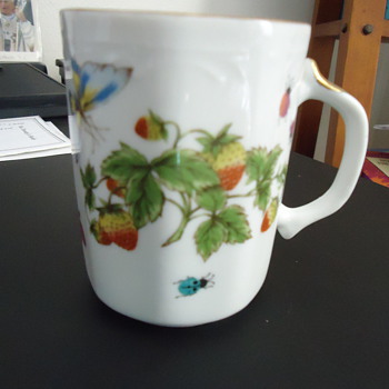cup with gold 3 1/2" hight
