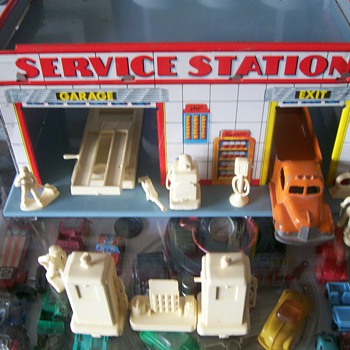 Tin Litho Gas Station - Toys