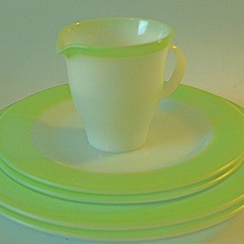 Pyrex Plates & Creamer Retro Green  - Kitchen