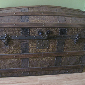 My first old trunk - Furniture