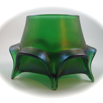 Loetz Creta Glatt "Spaceship Vase", Form Nr. Unknown, ca. 1900 - Art Glass