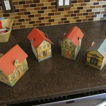 4 Buildings of the NEW PRETTY VILLAGE - McLoughlin Bros Set