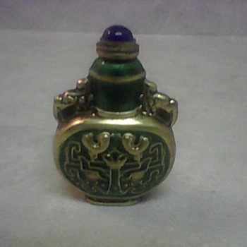 ENAMEL SNUFF BOTTLE