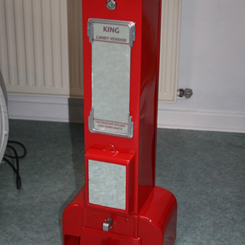 King Candy vendor - Coin Operated