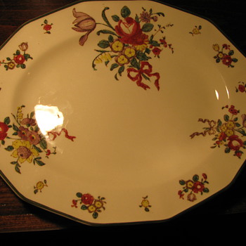 Royal Doulton 10 inch Dinner Plate Around 1912 - China and Dinnerware