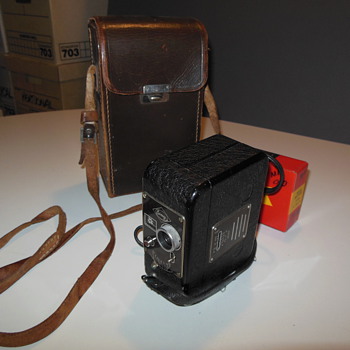 Eumig C 4 8mm camera with Radio Battery and case (German circa 1940)