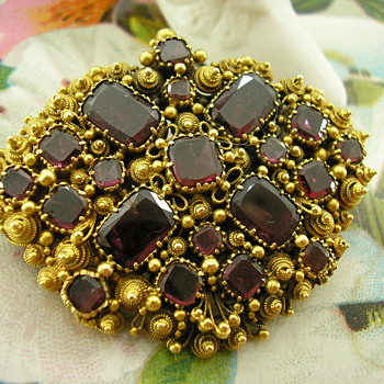 Georgian 15ct Gold Table Cut Garnet Cannetille work brooch - Fine Jewelry