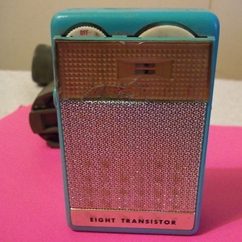 8 TRANSISTOR RADIO