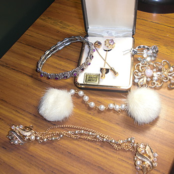 More jewelry unknown - Costume Jewelry
