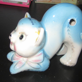 Ceramic cat figurine - Figurines