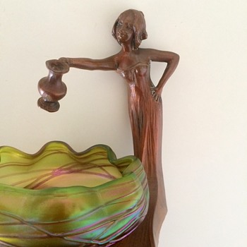 Pallme-König or Kralik Bowl with Statue - Art Glass